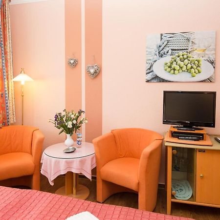 Hotel Garni Am Deich Цингст Экстерьер фото