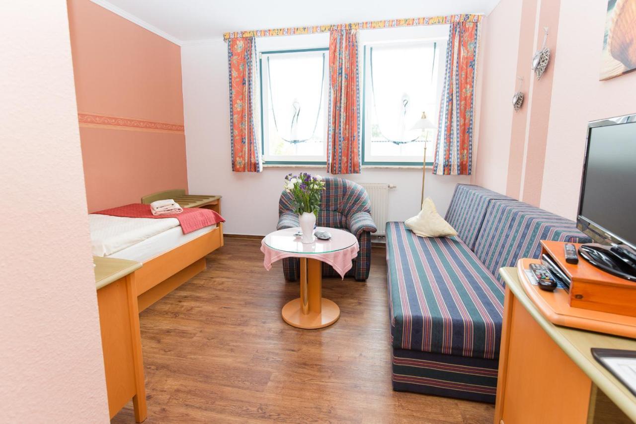Hotel Garni Am Deich Цингст Экстерьер фото