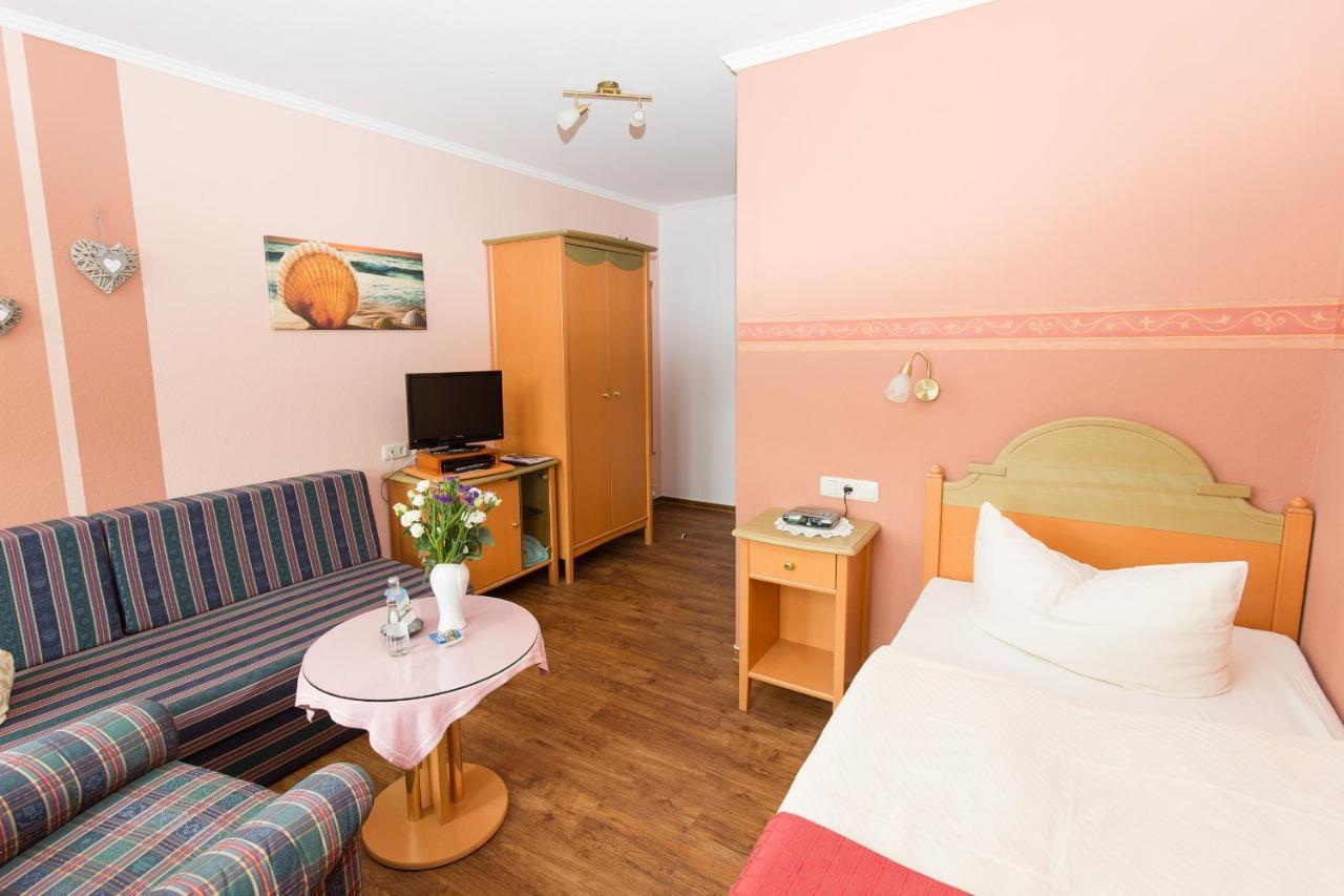 Hotel Garni Am Deich Цингст Экстерьер фото