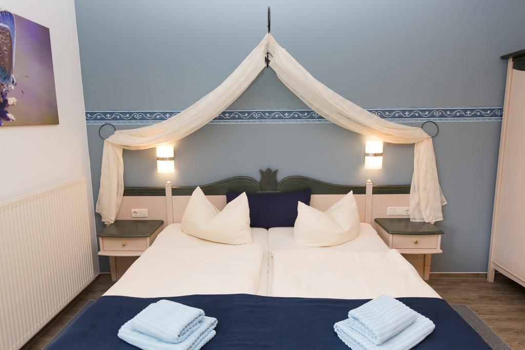 Hotel Garni Am Deich Цингст Экстерьер фото