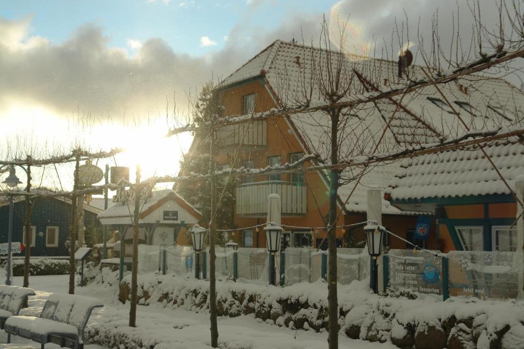 Hotel Garni Am Deich Цингст Экстерьер фото