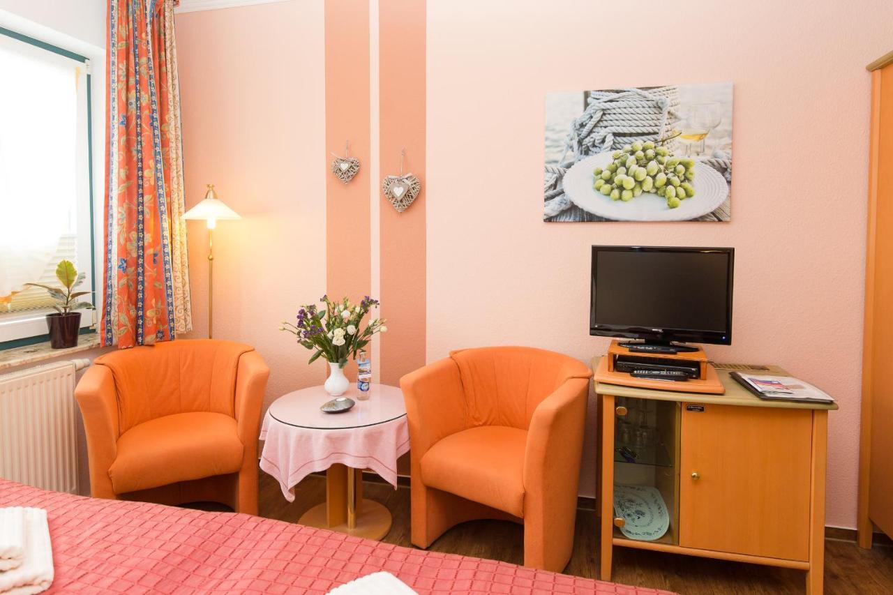 Hotel Garni Am Deich Цингст Экстерьер фото